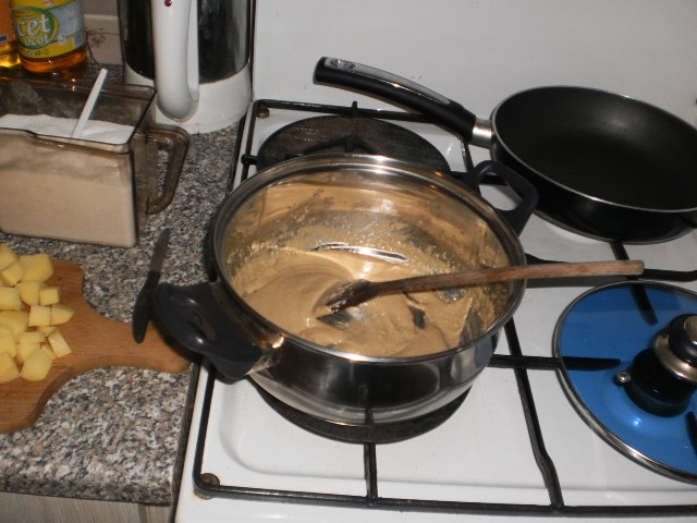 Drožďová polévka se zeleninou a brambory